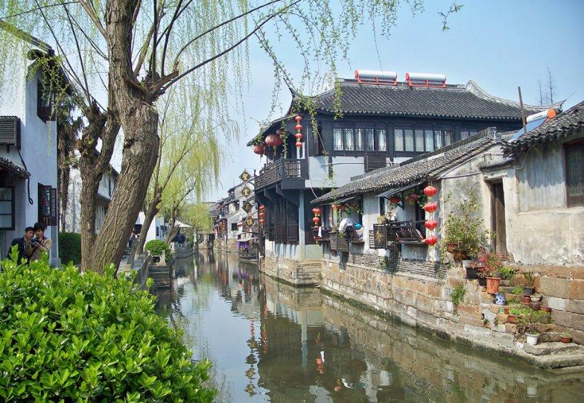 凯迪拉克xt6-LB改色膜品牌液态金属铝水银,看着更加通透和流动